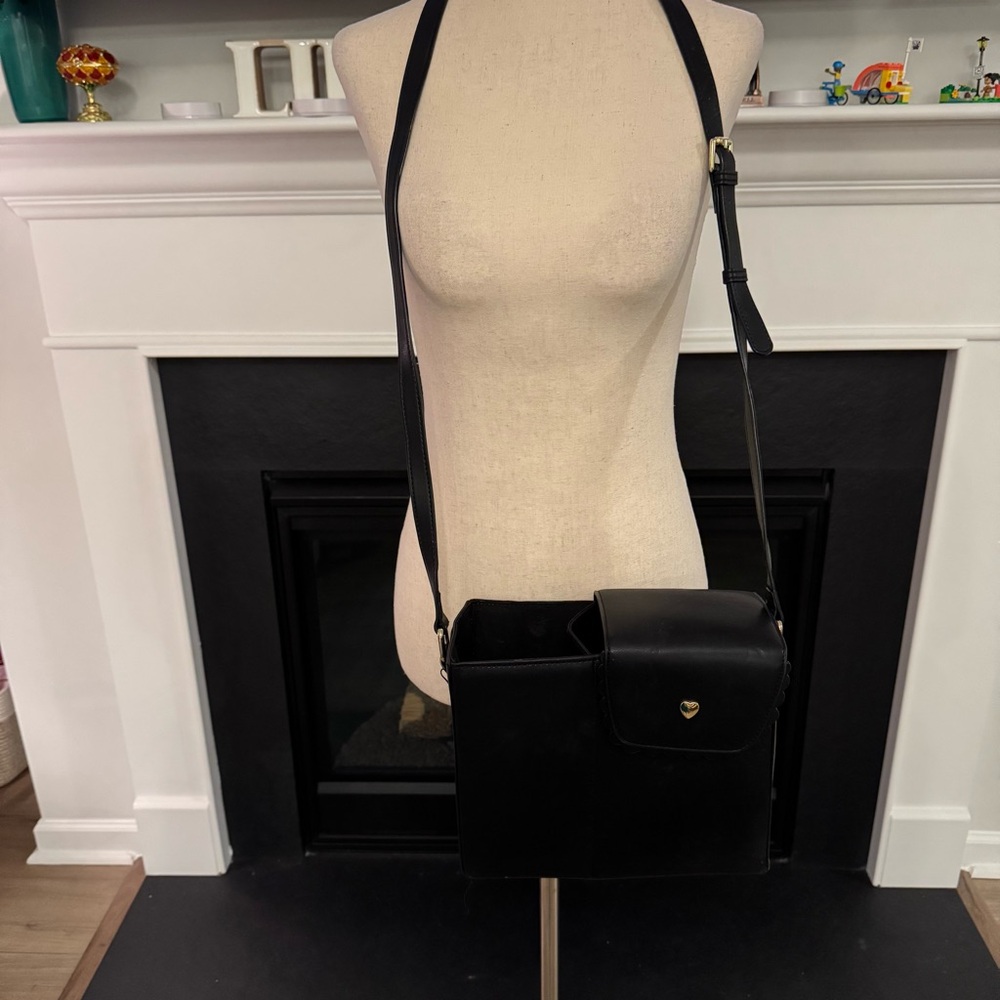 🖤 Kate Gabrielle Black Scalloped Heart Crossbody Bag – Fits Stanley Cup!